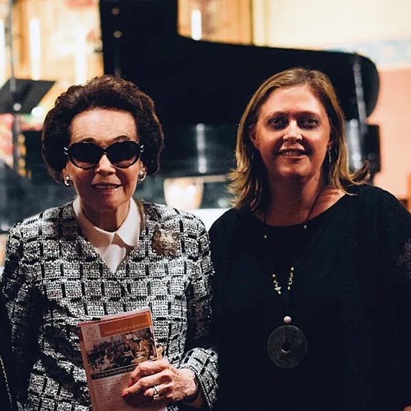 斯特拉迪瓦里協(xié)會(huì)創(chuàng)始人Mary Galvin與該協(xié)會(huì)執(zhí)行董事Suzanne Fushi